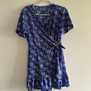 Lovely Blue Wrap Dress w/Flowers - M
